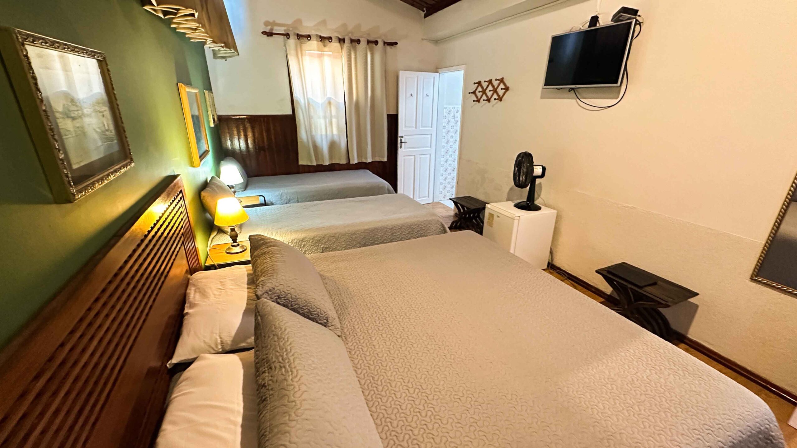 Quarto para 4 pessoas (1)